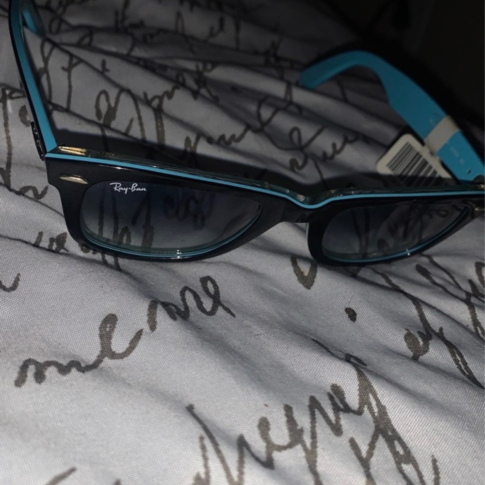 New with tags ray-bans unisex super cute like Tiffany colors